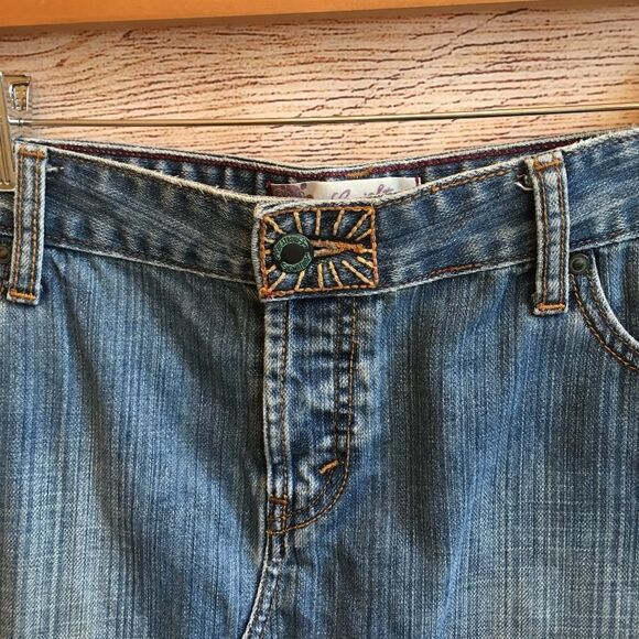 LEVIS JEANS SKIRT WITH EMBROIDERY & RELEASED HEM‎ - Picture 4 of 6